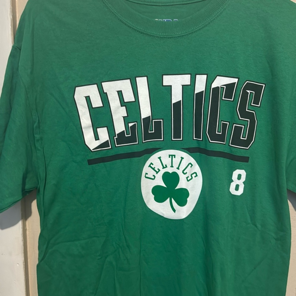 Men’s Celtics Tshirt size medium